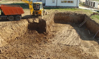 Рытье котлованов под фундамент в Новошахтинске – цена от 2637 руб. за м3 | 2Землекопа-Нвш